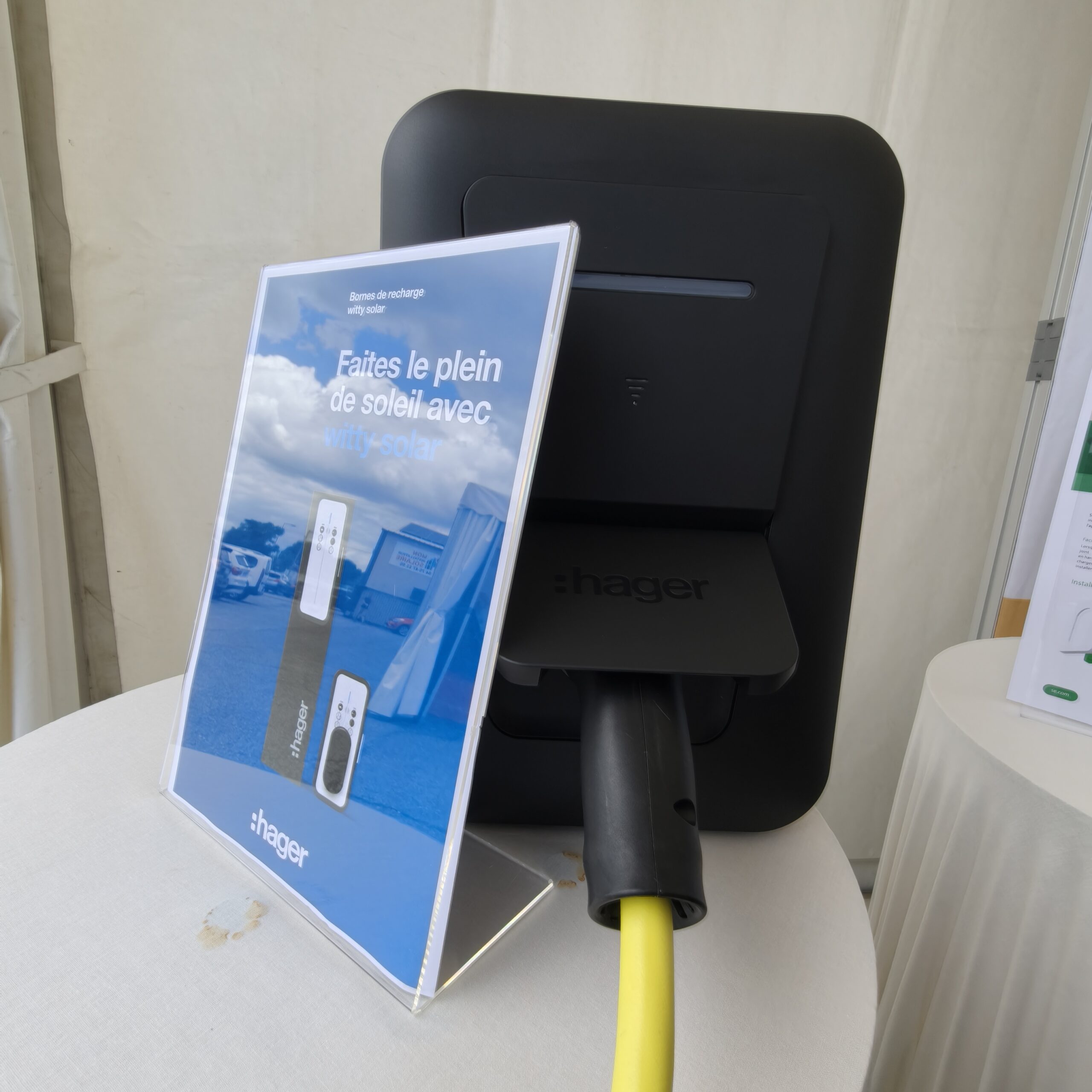 Borne de recharge Hager